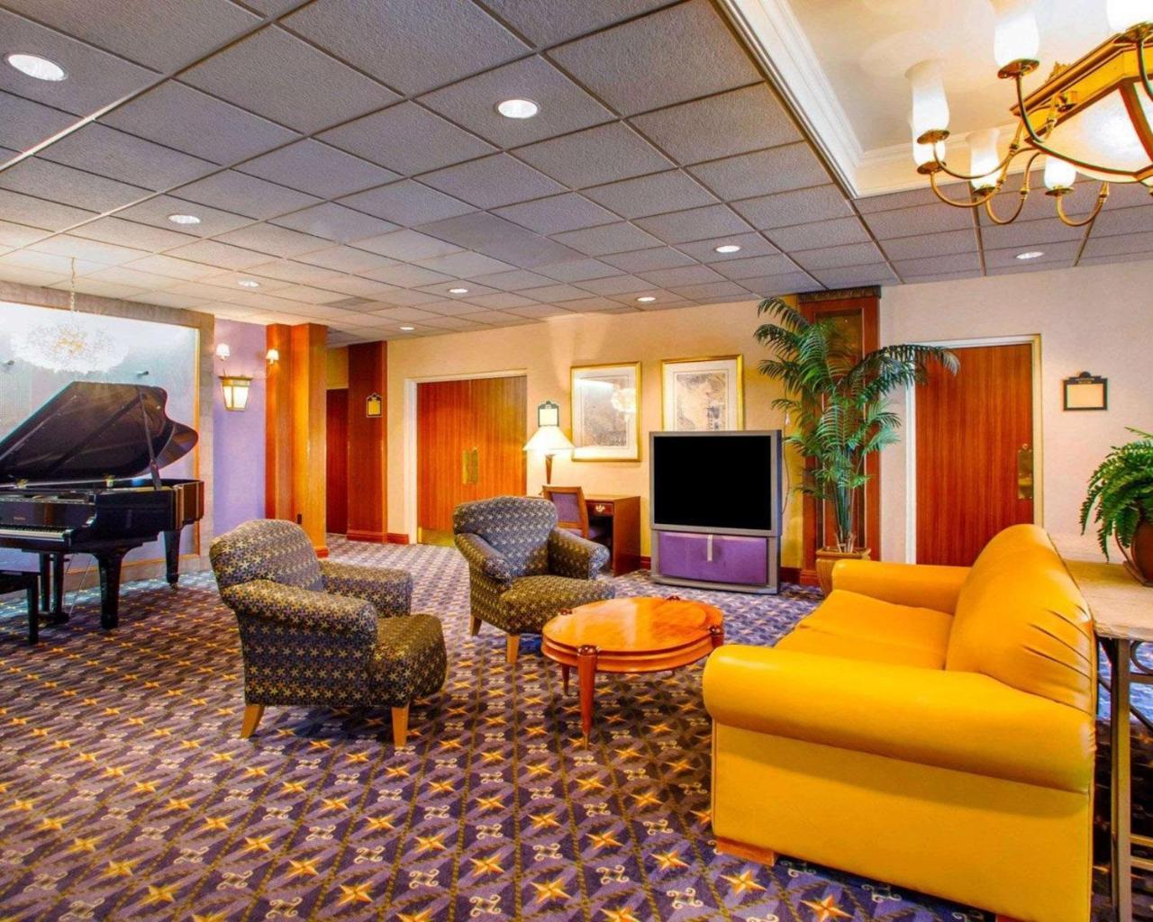 Quality Meadowlands Hotel 3*